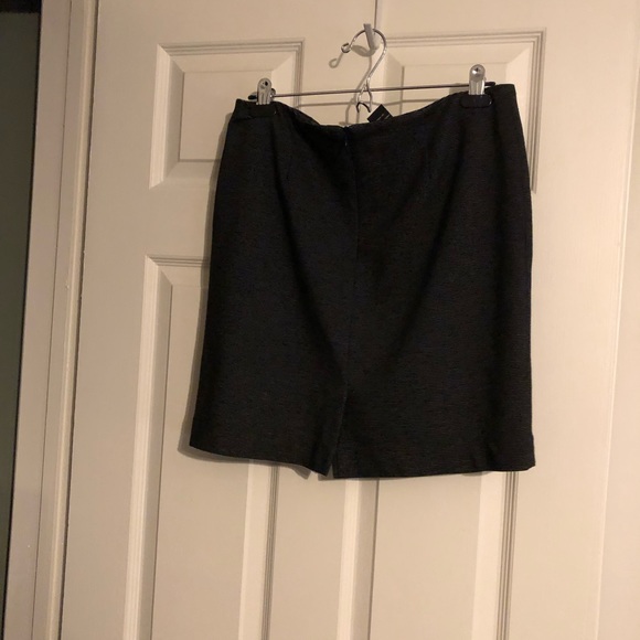 Never worn woman skirt - Picture 1 of 2
